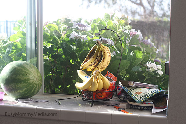 How to Clean your Kitchen in 10 Minutes or Less - Clear out clutter first
