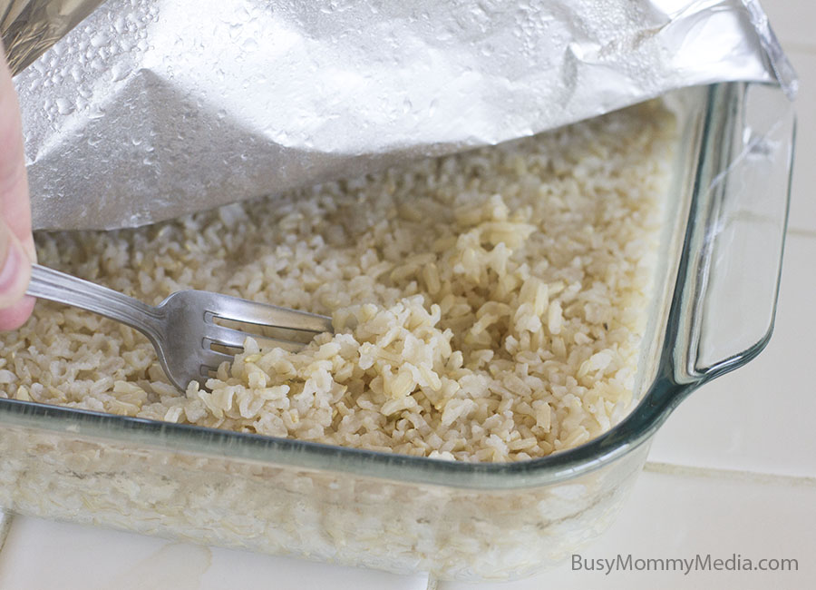 How to Make Rice in the Oven on BusyMommyMedia.com | This is such HUGE time saver in the kitchen!