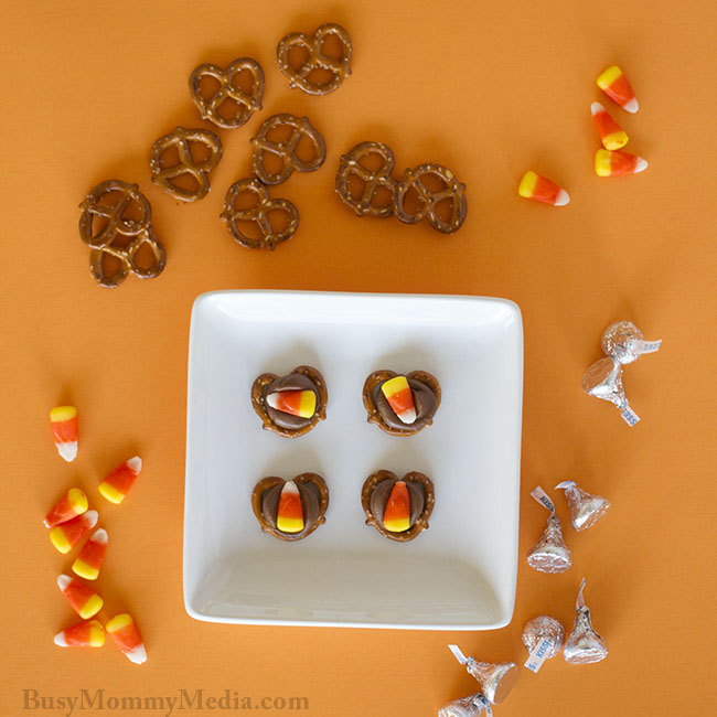 Candy Corn Pretzel Bites on BusyMommyMedia.com | This is such a fun Halloween treat!