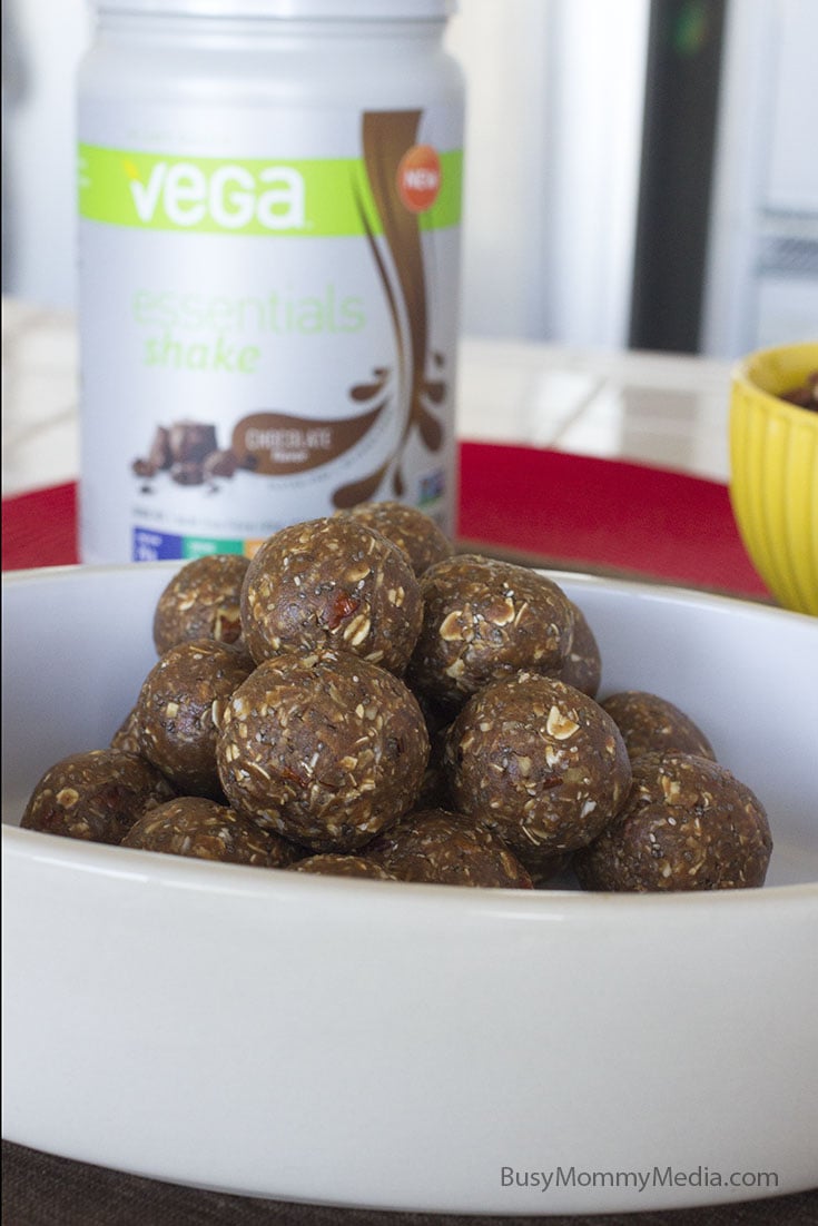 Chocolate Protein Balls for an on-the-go Breakfast on BusyMommyMedia.com