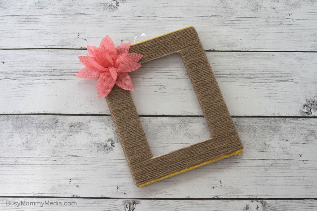 DIY Twine Wrapped Picture Frame on BusyMommyMedia.com