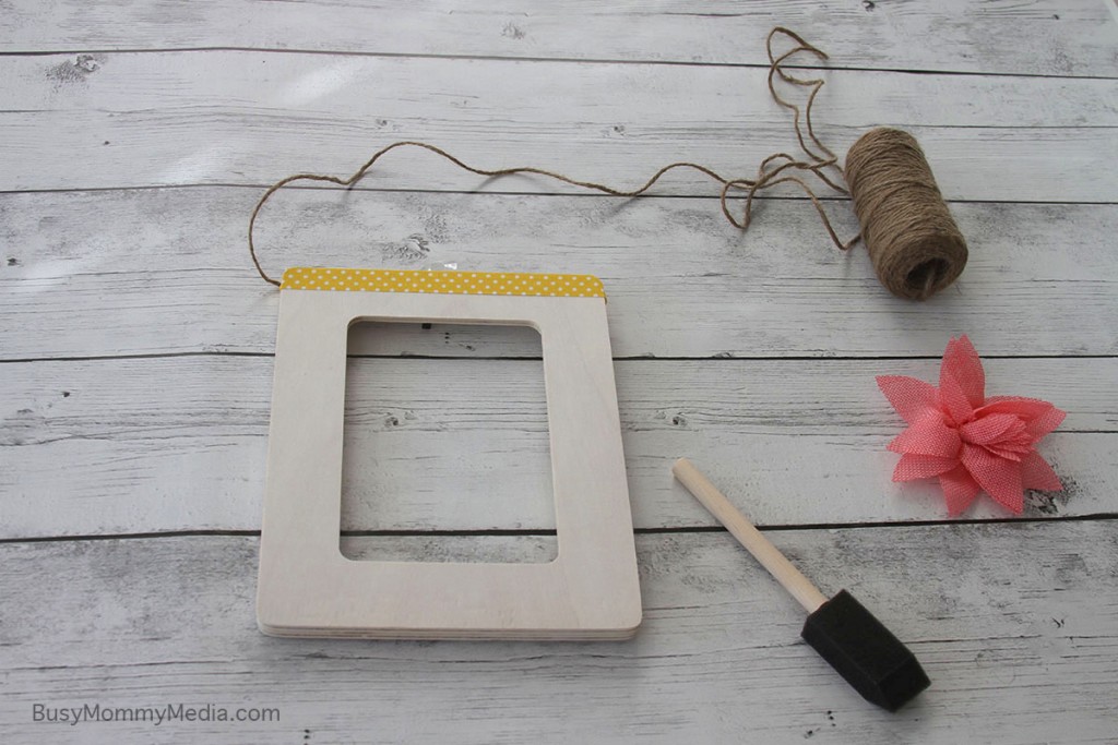DIY Twine Wrapped Picture Frame on BusyMommyMedia.com