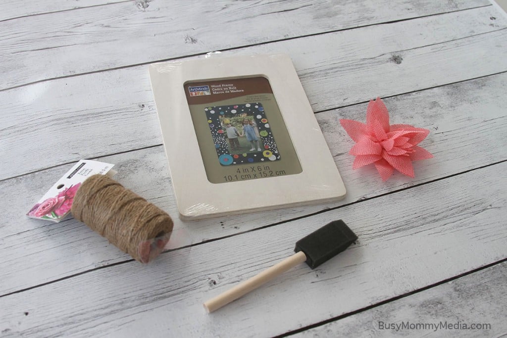 DIY Twine Wrapped Picture Frame on BusyMommyMedia.com