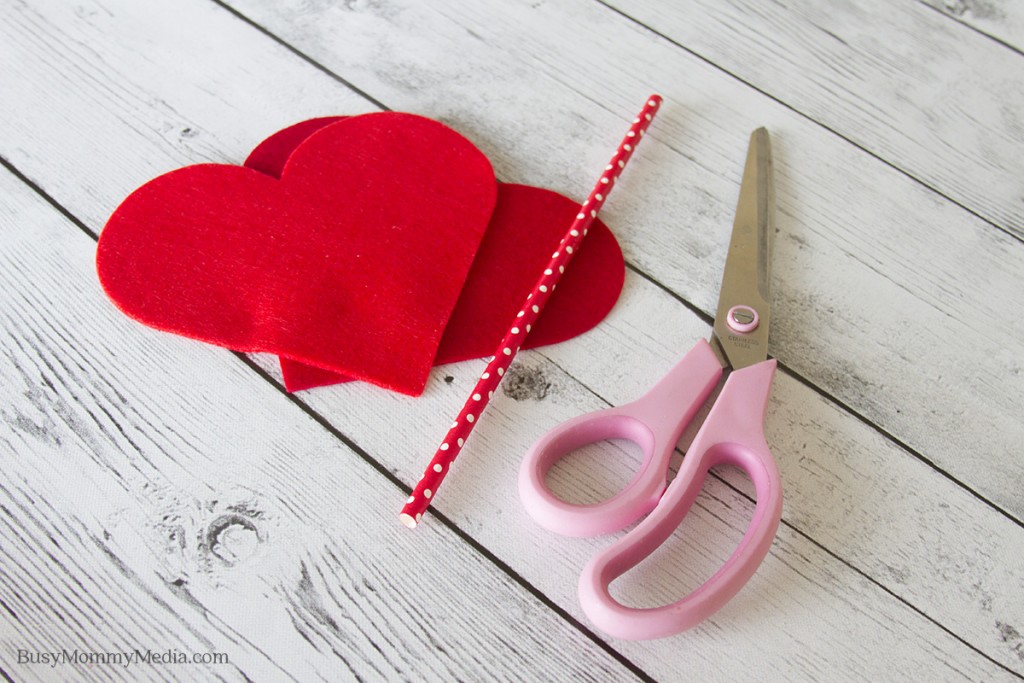 DIY Cupid's Arrow | This is such a cute craft for Valentine's Day! Wouldn't this look cute at a Valentine's Day party?
