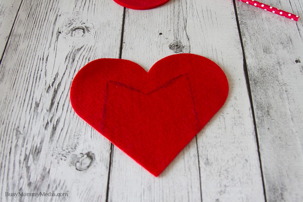 DIY Cupid's Arrow | This is such a cute craft for Valentine's Day! Wouldn't this look cute at a Valentine's Day party?