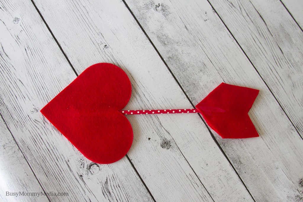 DIY Cupid's Arrow | This is such a cute craft for Valentine's Day! Wouldn't this look cute at a Valentine's Day party?