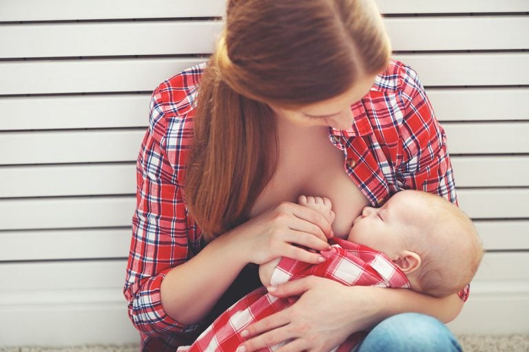 How to deal with clogged milk ducts while breastfeeding