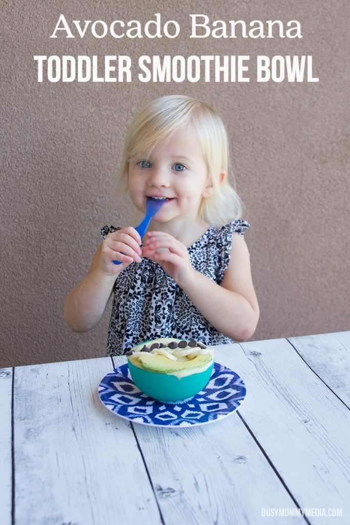 Avocado Banana Toddler Smoothie Bowl | This is a great way to get picky toddlers to eat!