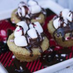 peppermint hot chocolate cookie cups