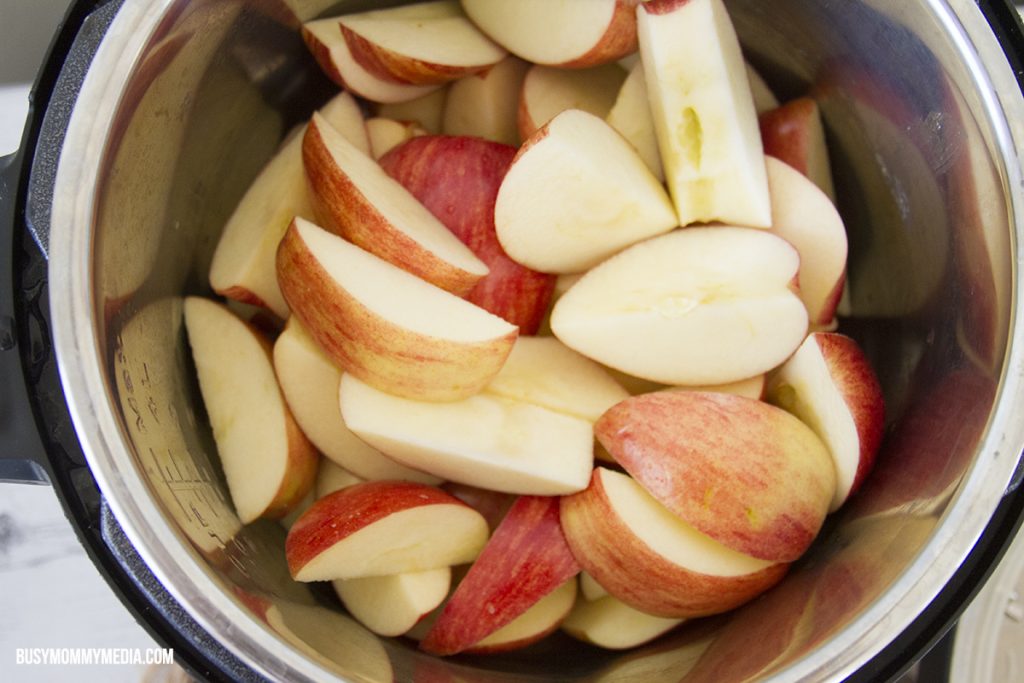 Making homemade applesauce