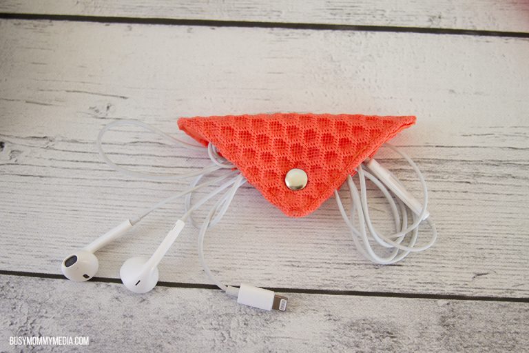 How to Keep Cords and Wires Organized While Traveling