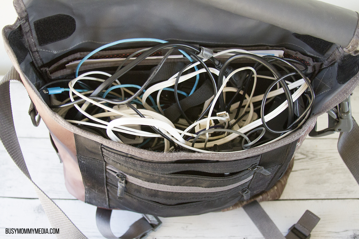 How to Keep Cords and Wires Organized While Traveling