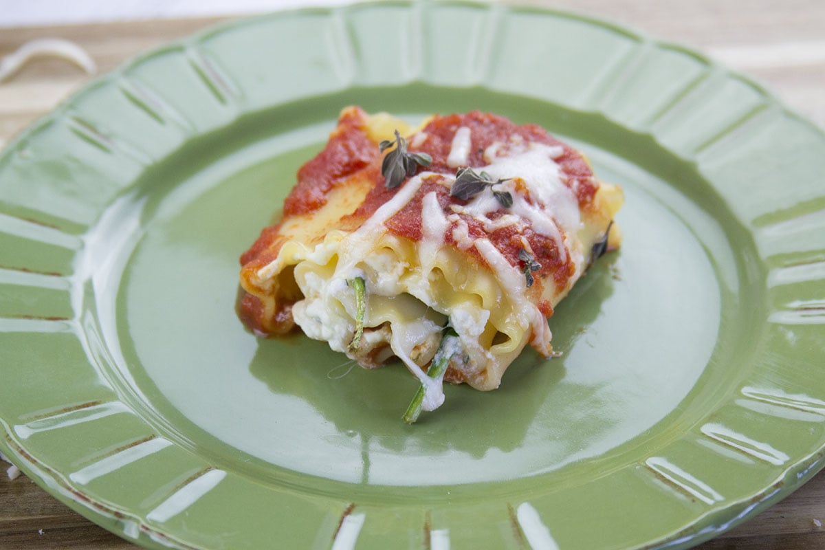 Spinach lasagne rolls