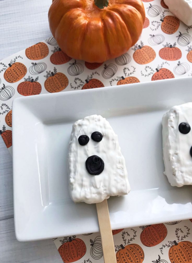 CUTE (AND EASY) GHOST RICE KRISPIES TREATS